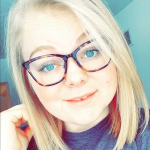 Meet your Posher, Caylin